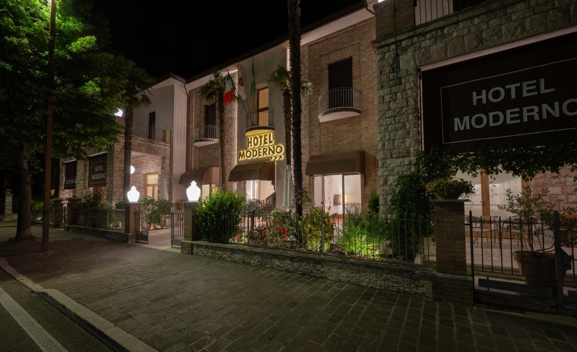 Hotel Moderno アッシジ エクステリア 写真