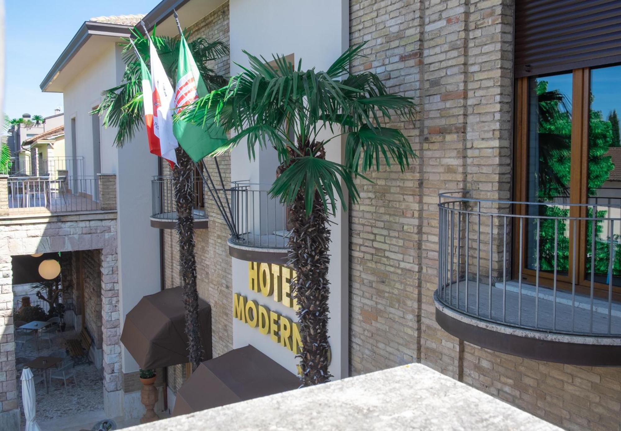 Hotel Moderno アッシジ エクステリア 写真