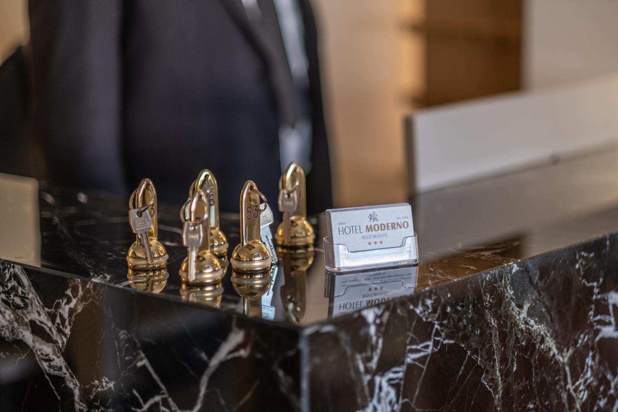 Hotel Moderno アッシジ エクステリア 写真