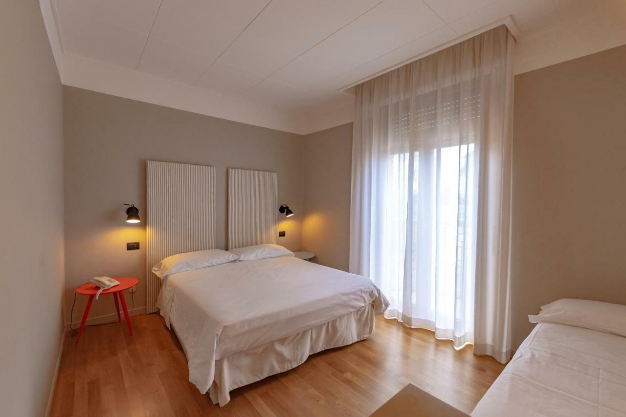 Hotel Moderno アッシジ エクステリア 写真