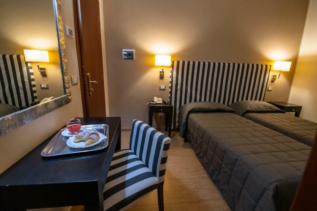 Hotel Moderno アッシジ エクステリア 写真