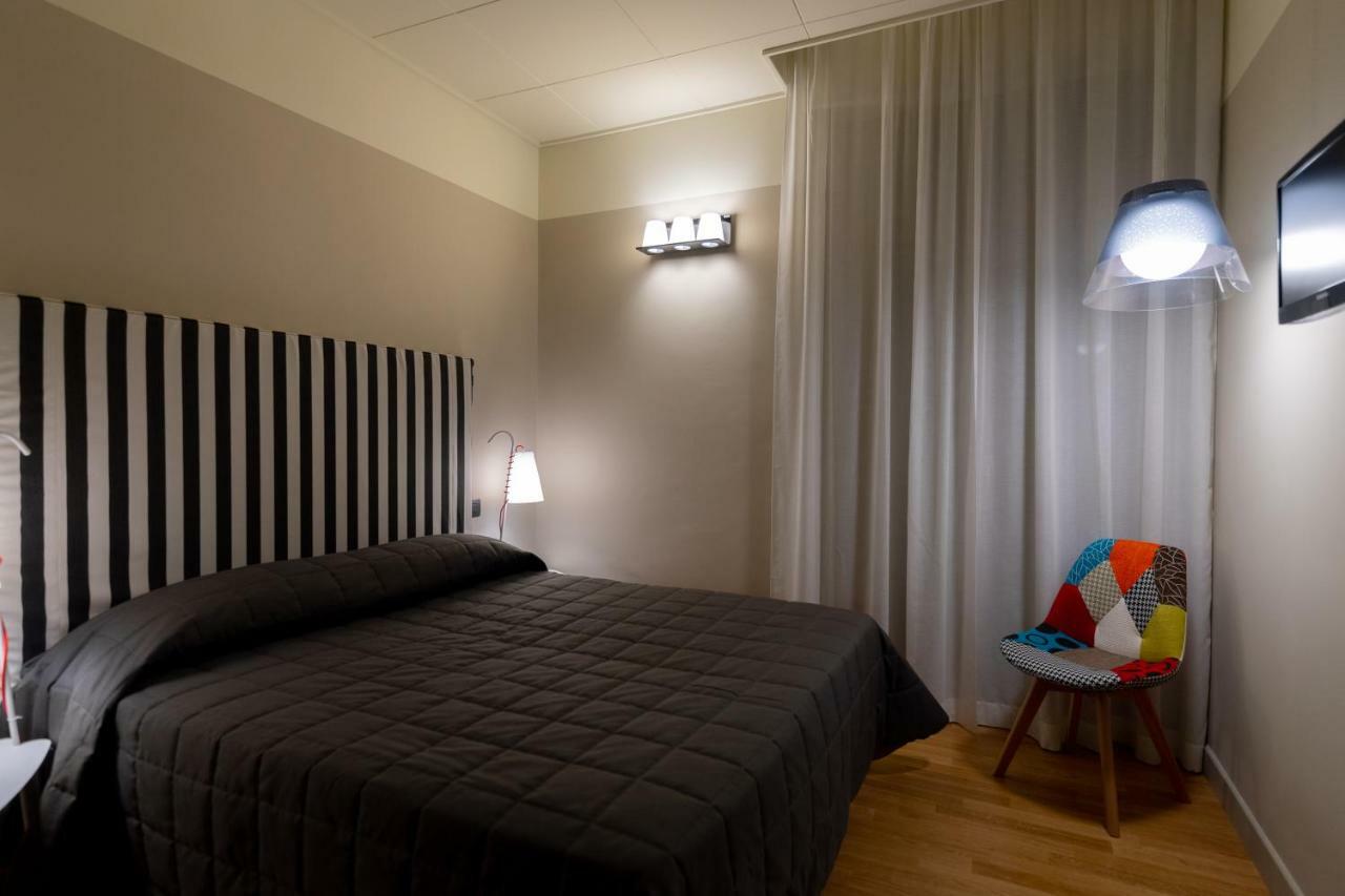 Hotel Moderno アッシジ エクステリア 写真